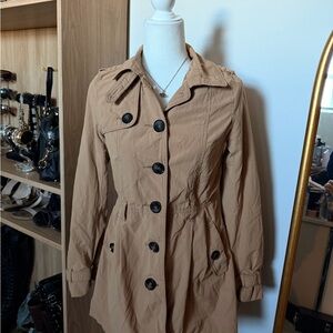 Divided Camel Trench Coat with Black Buttons